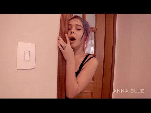❤️ 我回到了我的兄弟身上。我和他的女朋友發生了性關係。女同性戀的回報。 性愛視頻 在我們